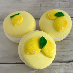 Faux Lemon Macarons Set: Sommerliches Tiered Tablett Dekor, Bäckerei Prop