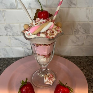 Faux Crunchy Strawberry Sundae, Fake Crunch Strawberry Sundae ...