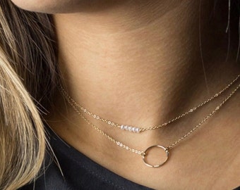 Chaîne à maillons double épaisseur en or • décorée de petites perles • les chaînes peuvent également être portées individuellement • article fait à la main