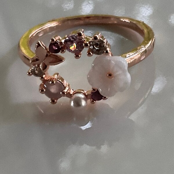 Boho, bague vintage en or rose avec motif floral