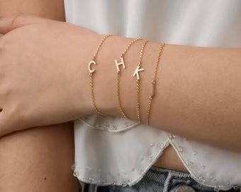 Initialen Armband Gold • Filigranes Buchstaben Armband • 14k vergoldet, minimalistisch,• Gelungenes Geschenk für den Namenstag •