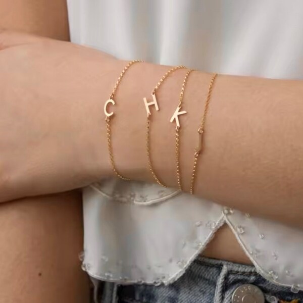 Initialen Armband Gold • Filigranes Buchstaben Armband • 14k vergoldet, minimalistisch,• Gelungenes Geschenk für den Namenstag •