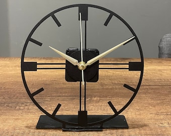 Horloge de table en métal, décoration de bureau, horloge moderne, idée cadeau d'entreprise, cadeau de bureau unique, horloge pour dessus de bureau, décoration d'horloge d'étagère