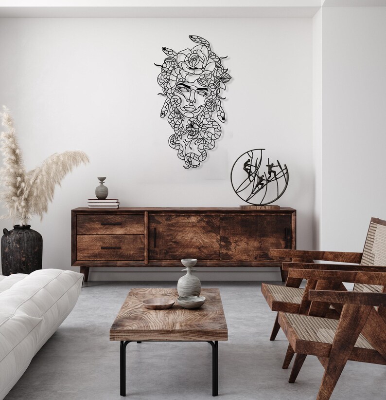 Arte de pared de metal de Medusa, decoración de cabeza de Medusa de la mitología griega, arte de pared mítico, diseño de interiores para sala de estar, arte de pared de gran tamaño, decoración única para el hogar imagen 3