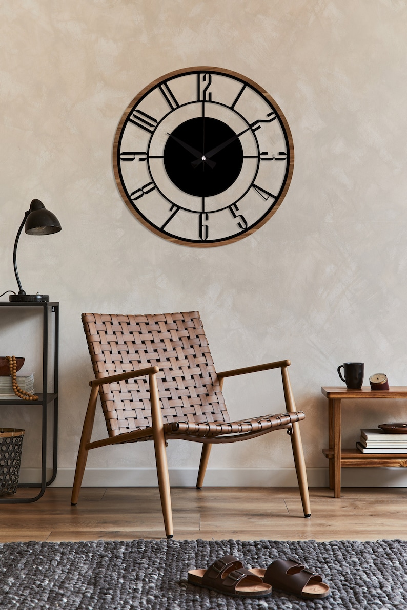 Moderne Mid-Century-Wanduhr, Metall mit Holzwanduhr, übergroße stille Uhr, einzigartige Wohnuhr, Bauernhaus-Wanduhr, Design-Uhr-Kunst Bild 4