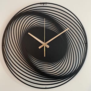 Moderne spiraalvormige metalen wandklok, geometrische wandklok, hedendaags cadeau wandklok, unieke stille wandklok, minimalistische huisklok cadeau