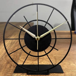 Relógio de mesa de escritório, relógio de mesa de metal, relógio de negócios, decoração de relógio de estante, relógio silencioso moderno, relógio de casa boho minimalista, relógio moderno