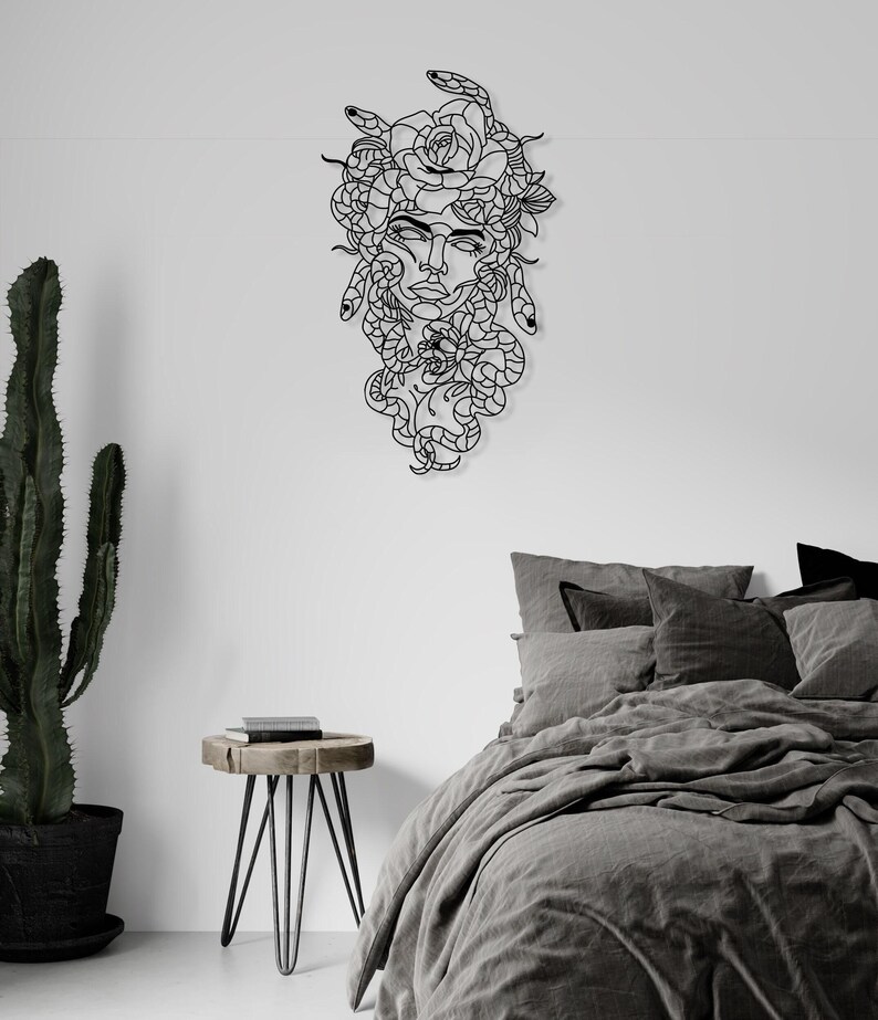 Arte de pared de metal de Medusa, decoración de cabeza de Medusa de la mitología griega, arte de pared mítico, diseño de interiores para sala de estar, arte de pared de gran tamaño, decoración única para el hogar imagen 5