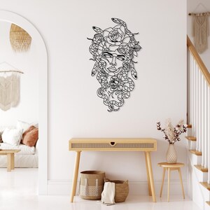 Arte de pared de metal de Medusa, decoración de cabeza de Medusa de la mitología griega, arte de pared mítico, diseño de interiores para sala de estar, arte de pared de gran tamaño, decoración única para el hogar imagen 2