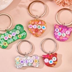 Placa de identificación personalizada para perro, placa de identificación de resina brillante para perro, placa de identificación para gato, placa de identificación para mascota con cuentas de letras, placa de identificación de resina personalizada para perro, placa de collar para mascota, regalos para cachorros.