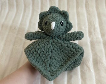 Patrón de crochet de peluche de triceratops