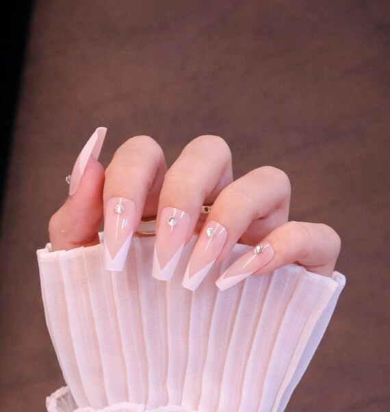 Trendy Baby Pink With Shiny Pearls French Tip Luxury Press on