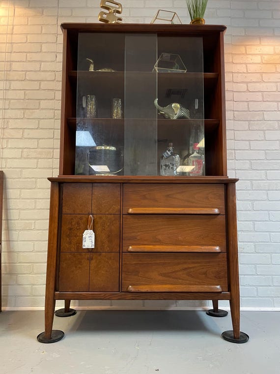 Mid century modern hutch with glass doors discount