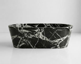 Handcrafted Grand Antique Marble Bathtub: Freestanding Stone Spa Tub