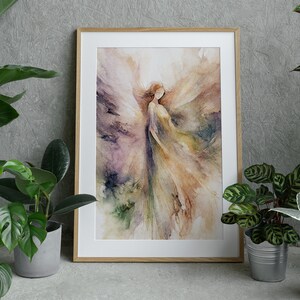 K&ouml;nnte beinhalten: Ein Aquarellbild einer Frau mit Fl&uuml;geln, in Violett-, Braun- und Gelbt&ouml;nen gehalten. Die Frau ist mit ausgestreckten Armen dargestellt, als w&uuml;rde sie den Betrachter umarmen.