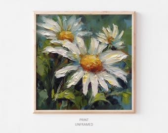 Può includere: Un dipinto di margherite bianche con centri gialli, dipinto in uno stile sciolto e impressionistico. I fiori sono su uno sfondo verde scuro.