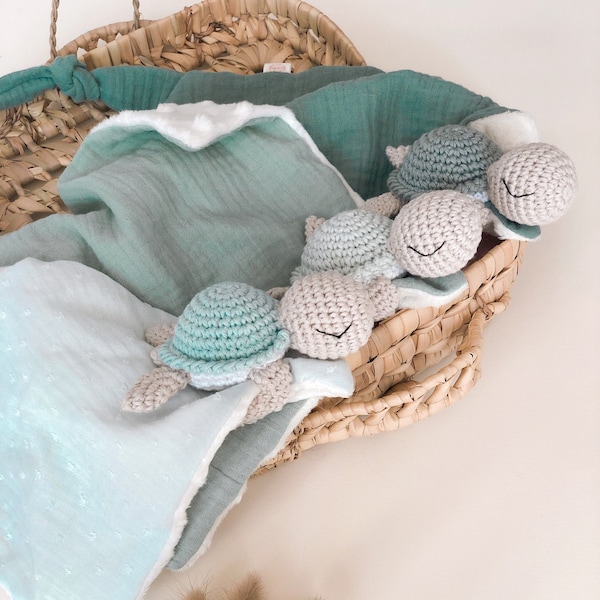 Doudou pour bébé personnalisé crochet - doudou tortue - idée cadeau de naissance