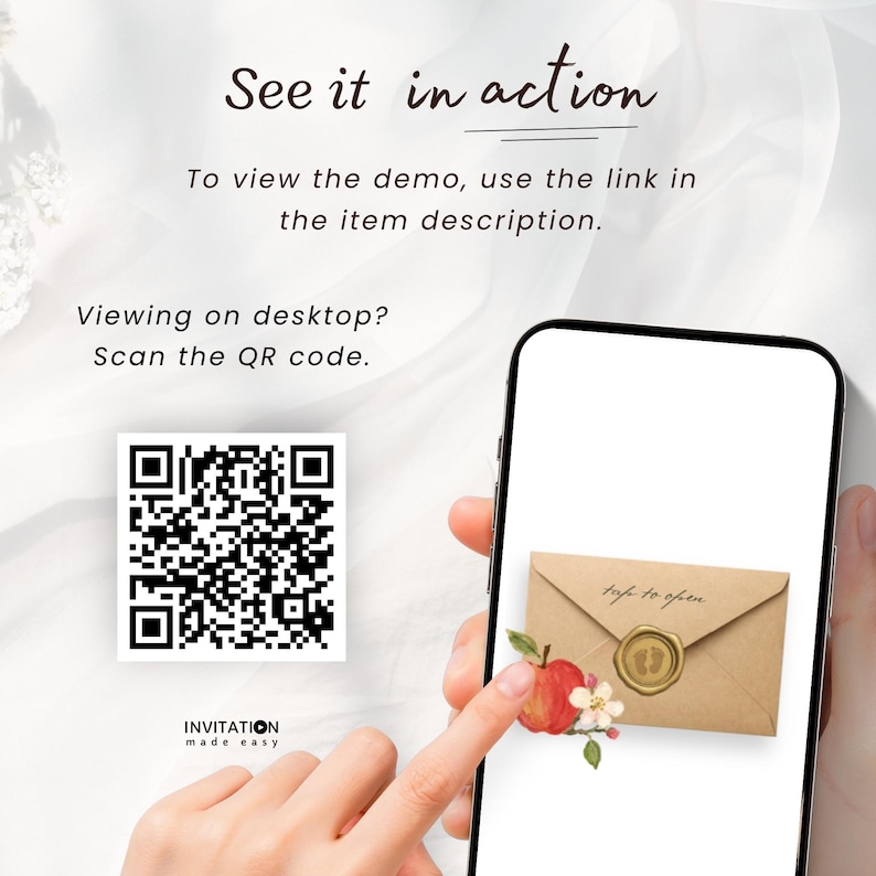 Peut inclure: Un &eacute;cran de smartphone affiche une enveloppe num&eacute;rique marron avec un sceau en cire dor&eacute;e orn&eacute; d'empreintes de b&eacute;b&eacute; et d'une pomme. Le texte indique : See it in action, To view the demo, use the link in the item description, Viewing on desktop? Scan the QR code.