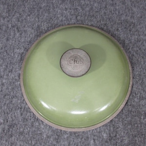 May include: Green enamelled cast iron pot lid with a brown knob that says "Club" on it.