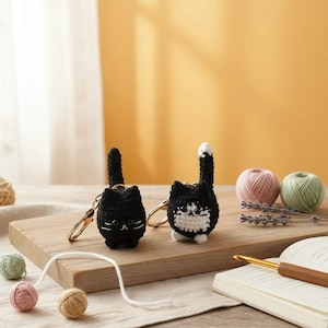 Handmade Crochet Cat Keychain – Chubby Kitty Keyring, Soft Amigurumi Cat Charm, Cute Gift for Cat Lovers bild 3