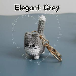 Handmade Crochet Cat Keychain – Chubby Kitty Keyring, Soft Amigurumi Cat Charm, Cute Gift for Cat Lovers elegant grey