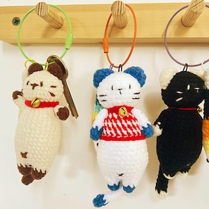 Gehäkelte Katze Fisch Taschenanhänger für Katzenliebhaber Enthusiasten Fisch Amigurumi Keychain Gehäkelte Tier Tasche Zubehör Schlüssel Charms für Tierliebhaber Geschenk