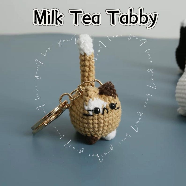 Handmade Crochet Cat Keychain – Chubby Kitty Keyring, Soft Amigurumi Cat Charm, Cute Gift for Cat Lovers Milk tea tabby