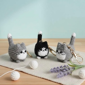 Handmade Crochet Cat Keychain – Chubby Kitty Keyring, Soft Amigurumi Cat Charm, Cute Gift for Cat Lovers bild 2