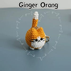Handmade Crochet Cat Keychain – Chubby Kitty Keyring, Soft Amigurumi Cat Charm, Cute Gift for Cat Lovers ginger