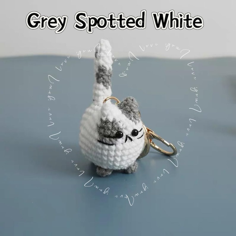 Handmade Crochet Cat Keychain – Chubby Kitty Keyring, Soft Amigurumi Cat Charm, Cute Gift for Cat Lovers grey&white