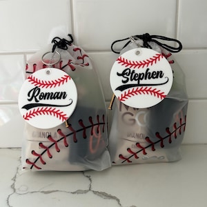 Baseball Namensschilder Schlüsselanhänger | Team Geschenke | Acryl gravierte Baseball personalisierte