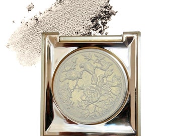 Hiri Highlighter- 100% Waterproof, vegan, and cruelty free. Made with Chinese Herbal Medicine.