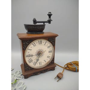 Works! Vintage Spartus USA Coffee Grinder Design Corded Wall Shelf Plastic Clock