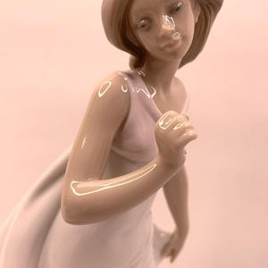 Lladro Afternoon Promenade Figurine #07636 Society Piece Missing Umbrella