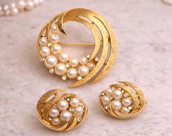 Crown Trifari Demi Parure Brooch & Clip-On Earrings Faux Pearls Gold