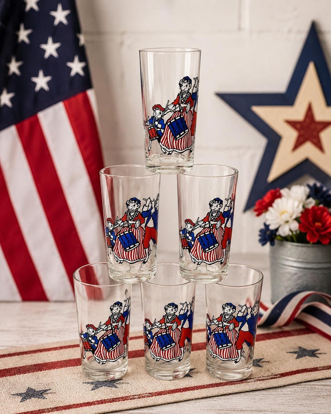 アメリカ建国200周年記念　ガラスプレート皿　USA BICENTENARY Vintage 1976 Borden Elsie the Cow Bicentennial Glasses Patriotic