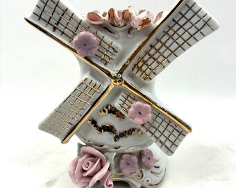 Jarrón de porcelana vintage japonesa con forma de molino de viento, figura decorativa floral rosa y dorada estilo cabaña.