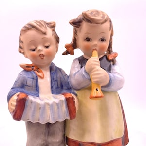 Goebel Hummel Figurine Birthday Serenade #218 TMK5 W. Germany Duet 4.5"