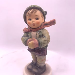 Hummel Figurine It’s Cold Goebel 1981 Club Special Edition No. 6 Germany Winter Coat Girl TM6 Vintage Collectible