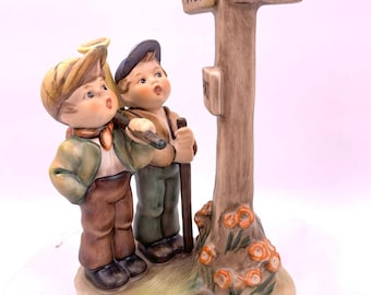 希少 ヴィンテージ フンメル磁器フィギュア ヴィンテージ ゲーベル フンメル磁器フィギュア：ドイツ製ボーン