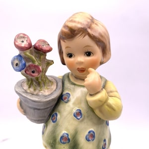 Goebel Hummel Figurine My Wish is Small M.I. Hummel Club Exclusive Germany