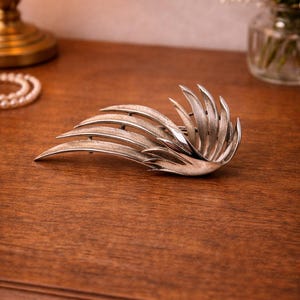 Vintage Crown Trifari Signed Silver Tone Feather Leaf Brooch Pin Mid Century Estate Jewelry