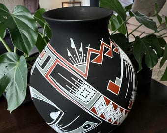 Mata Ortiz Pottery Jar Olla Vase Aide Gonzalez Red Black Labryinth Paquime Clay