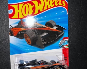 2025 Hot Wheel Formula E GEN3 McLaren Neom Race Car Custom Paint & Real Riders