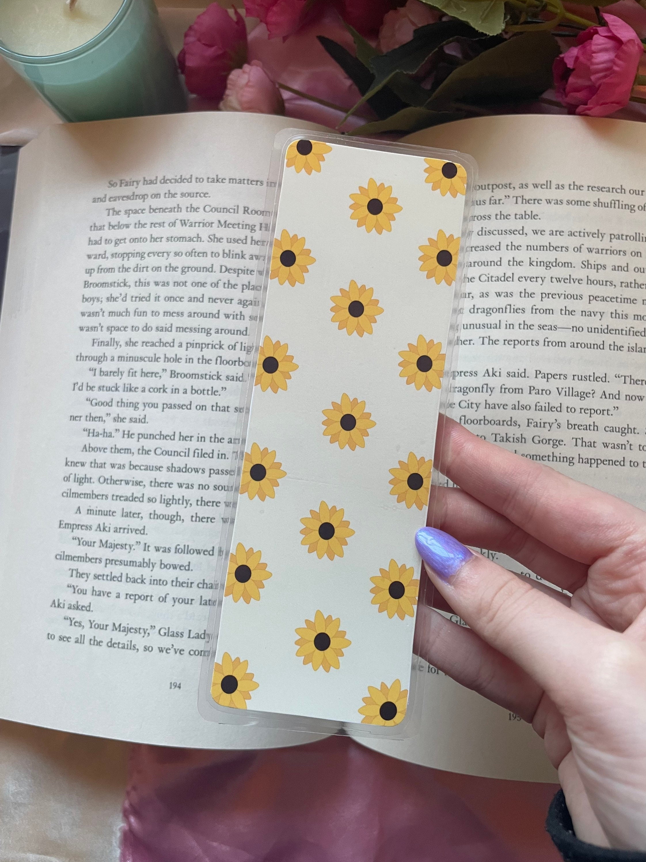  Harloon 4 Pcs Sunflower Bookmark Daisy Bookmarks for Women  Handmade Knitted Book Marks Cute Bookmarks Flower Bookmark Floral Page  Marker for Writer Readers Book Lovers Gifts Curtain Tiebacks Holdbacks :  Office