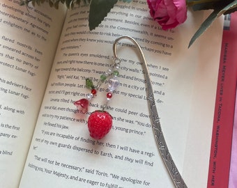 Strawberry aesthetic metal bookmark - strawberries, pearls, leaves, green, red