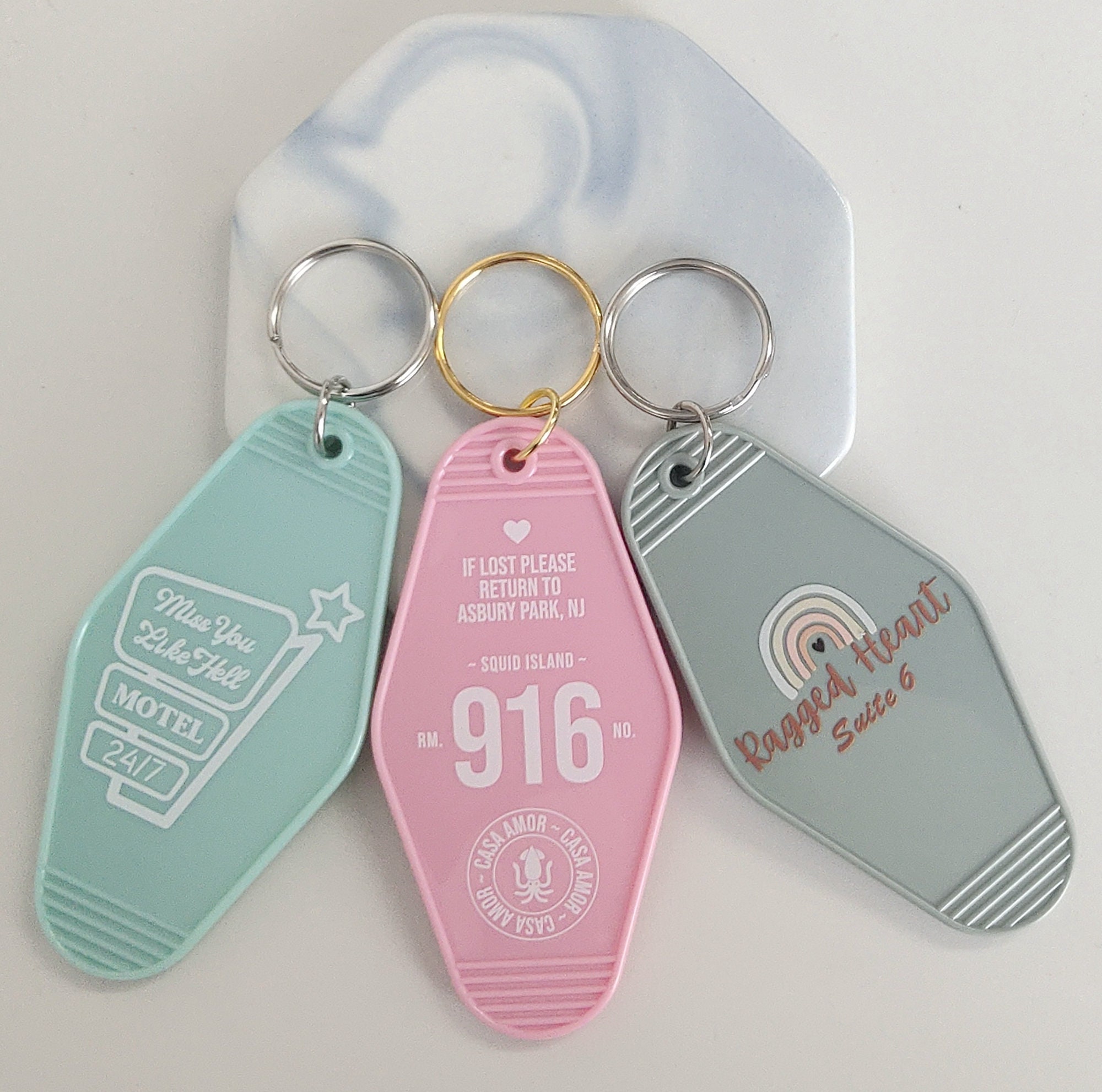 NippyCustom Custom Retro Vintage Motel Keychain 100pcs Bulk Gold Foil Keychain Hot Stamped Key Fobs