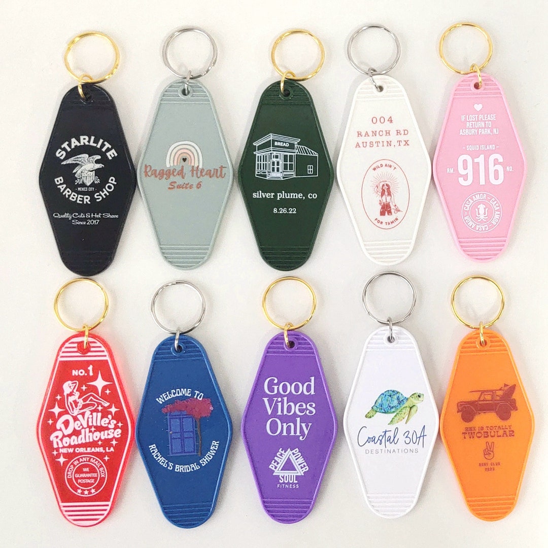 Personalized Keychains - Vintage Motel Keychain, Fun Wedding Favors, keytag  Escort cards, keychain wall,place card,Personalized Keychain, 20