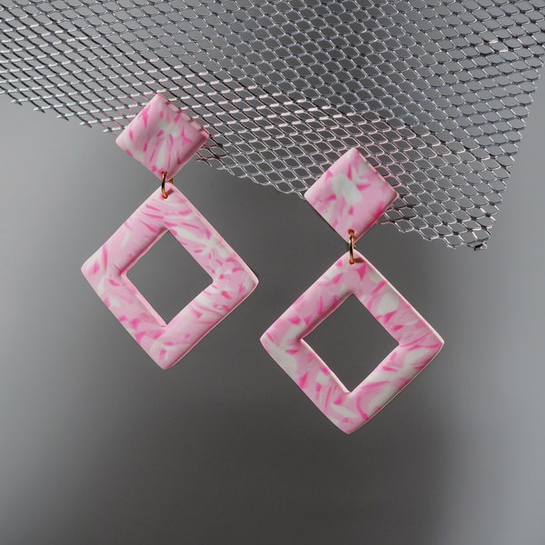 Neon pink auffällige quadratische Polymer Clay Ohrringe