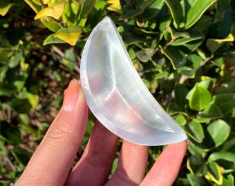 2.9“ Natural Selenite Moon Bowl,Quartz Bowl,Crystal Moon,Charging Bowl,Home Decor,Mineral Specimen,Crystal Chakra,Crystal Gifts 1pc